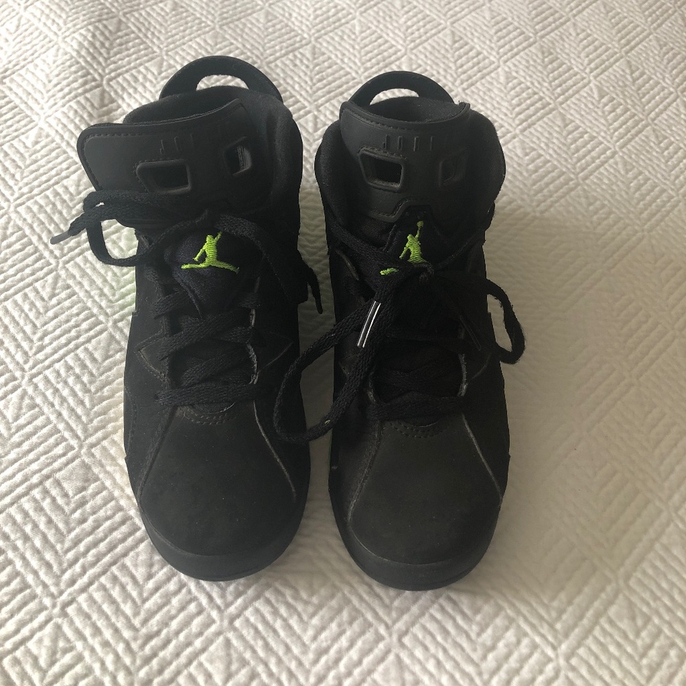 Jordan sneakers  boys size 2Y black/green